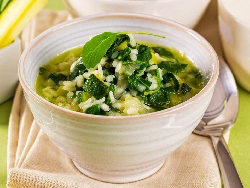 Лесна постна веган спаначена супа със замразен спанак и ориз - снимка на рецептата